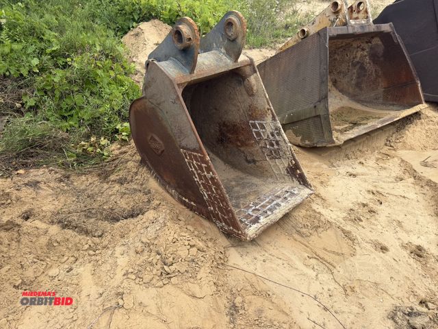 Lot 1-18337 - (1) Hensley excavator bucket, 92 cubic yard, approx. 29" wide.