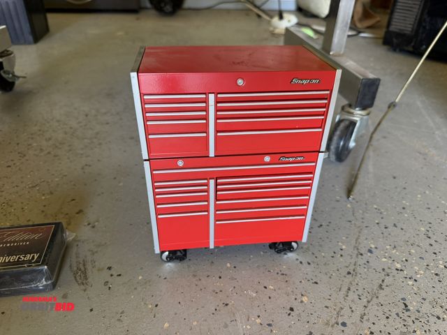 Lot 1-8230 - (1) collectible Snap-On, 7" width x 9" height x 3.5" depth tool box coin bank.