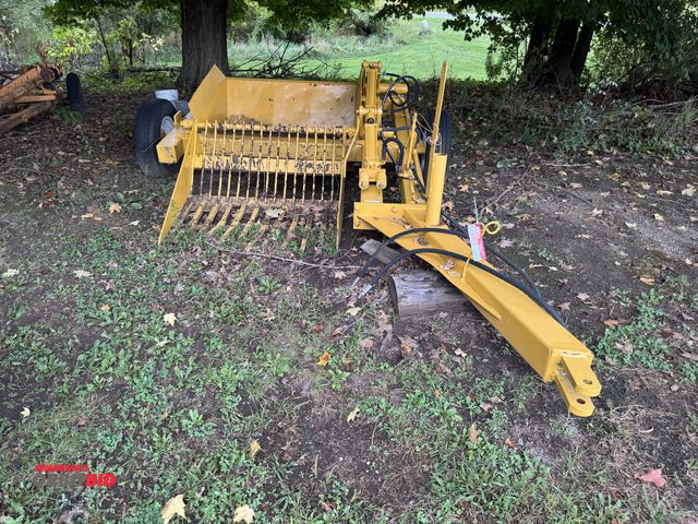 Lot 1-19963 - (1) Crown, model 400, rock picker with hydraulic dump, 43 3/4" fork width.