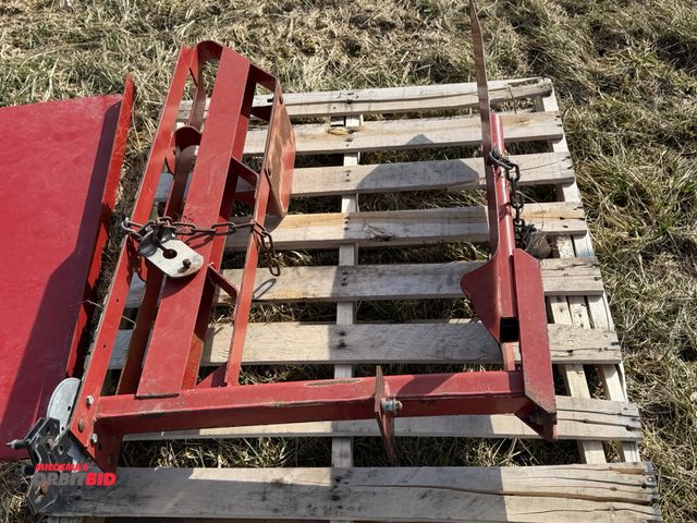 Lot 1-11819 - (1) 1/4-turn bale chute, working condition unknown.