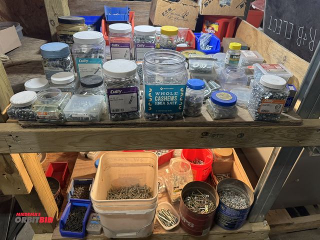Lot 1-4278 - Large lot of assorted hardware, includes hex head bolts, toggle bolts, 1/4" x 1/2" fender washers, U...