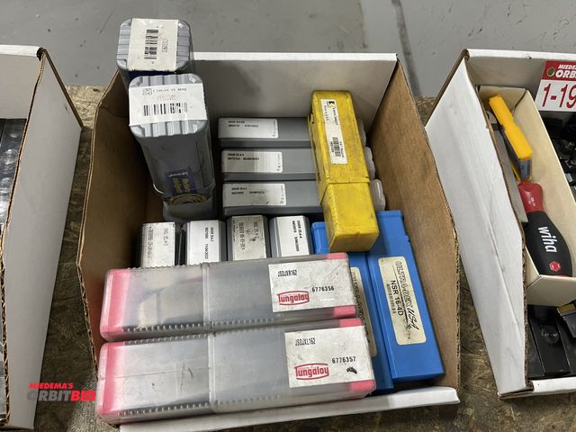 Lot 1-19440 - Large lot of assorted new tool holders, includes Kennametal, Iscar, and much more.
