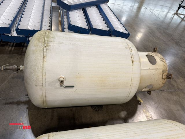 Lot 1-5148 - (1) approx. 150 gallon capacity auxiliary air tank (actual capacity is unknown), tank is approx. 32"...