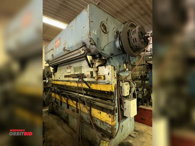 Lot 1-16153 - (1) Chicago/Dreis &amp; Krump, model 1012R, mechanical press brake, 15-ton/12' sheet capacity/, capa...