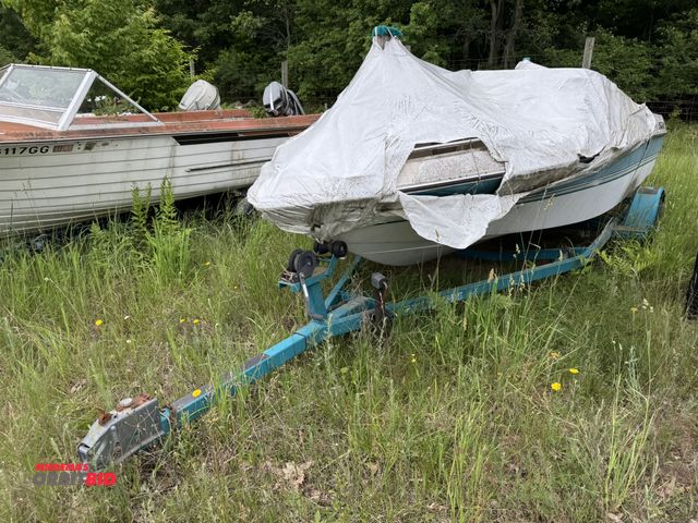 Lot 1-6637 - (1) Four Winns Freedom DLX, 16' open bow speed boat, Hull ID #FWNMS185G495, missing  part of outdriv...