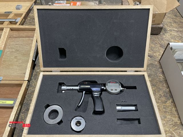 Lot 1-19390 - (1) Starrett AccuBore gun, .750 thru 2.00", digital display, unknown if complete, indicator may need...