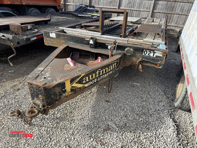 Lot 1-15914 - 2014 Kaufmann 25' Tandem Axle Flat Bed Trailer 25,900 lb. GVWR, 20' bed load length with 5' Beaver T...