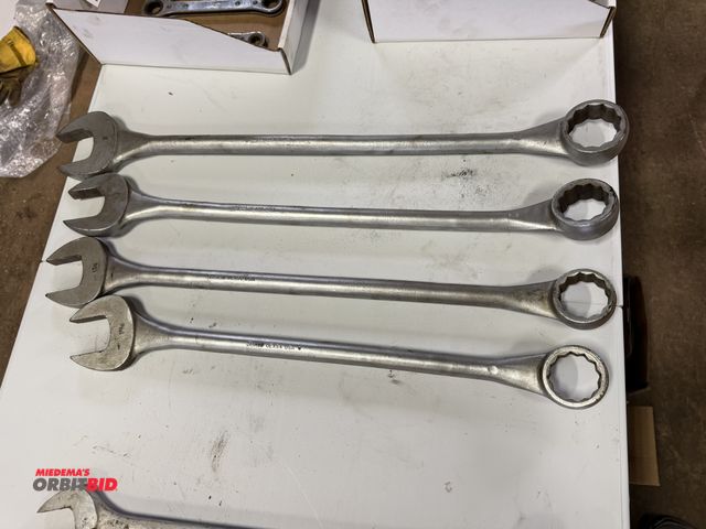 Lot 1-18426 - Lot of (4) Snap-On heavy duty long wrenches, sizes 11/16" up to 2", lengths are 20" up to 24".