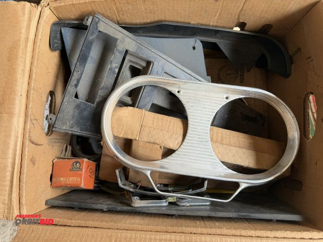 Lot 1-8585 - Lot of assorted vintage car parts, includes GM, Cutlass, and more.