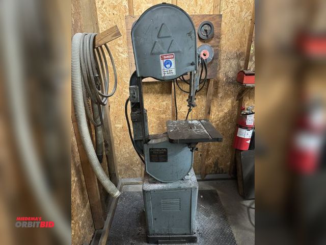Lot 1-2569 - (1) Delta vertical bandsaw, Cat #28-203, S/N 4G39634, 14 1/4" x 14 1/4" table, 1/2" blade, 120V, in ...