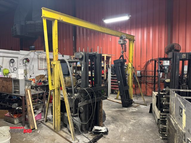Lot 1-2580 - (1) Abell-Howe A-frame crane, 2-ton capacity, 2-ton chain fall, 230V, span of approx. 13', depth of ...