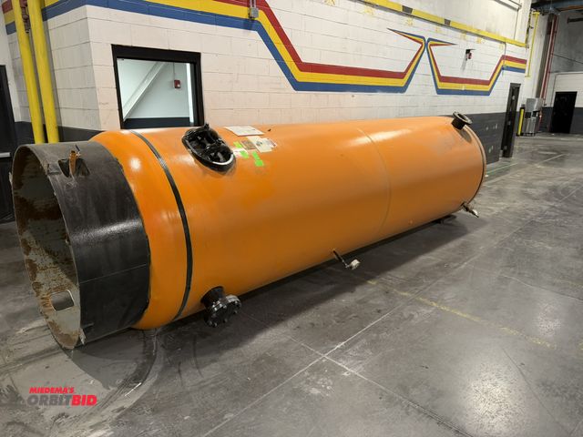 Lot 1-5650 - (1) 1998 Penway, Inc., Asme Code Pressure vessel/vertical air tank, 2560 gallon, operating pressure ...