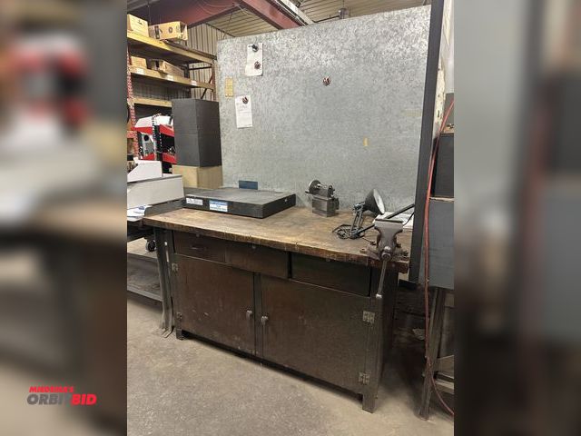 Lot 1-2418 - (1) Jansson surface plate, 24"w x 4" thick and !8"D,  (1) 4' vice and (1) Wood table with metal back...