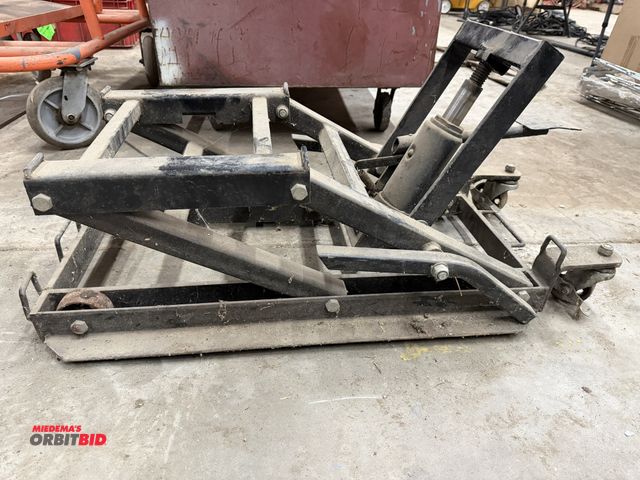 Lot 1-1380 - (1) Speed Way Series, 1500 lb. capacity motorcycle and ATV jack, appears to need repairs, does not l...