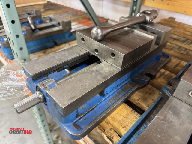 Lot 1-19488 - (1) Kurt 6" angle lock machinists vise.