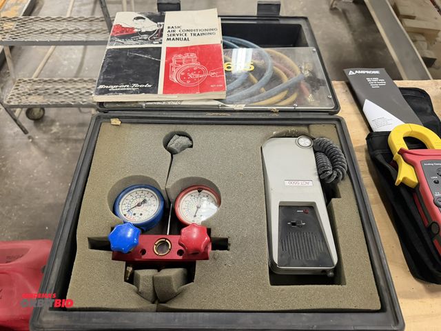 Lot 1-16942 - (1) Snap-On, model ACT5500/ACT550, combination AC kit with a Basic Air Conditioning Service Training...