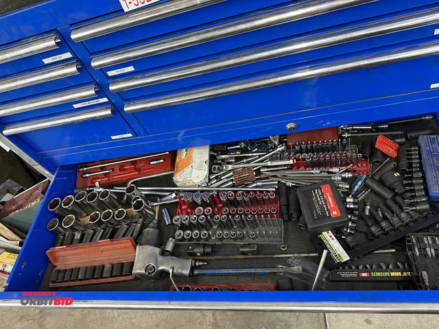 Lot 1-533 - Contents of shelf in tool box, includes large assortment of heavy duty sockets (3/8", 1/2"), assorte...