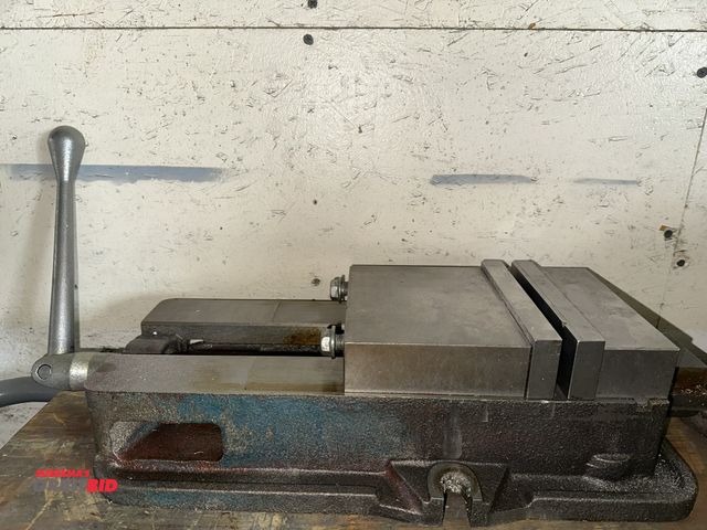 Lot 1-17691 - (1) make and model unknown 6" machinists vise.