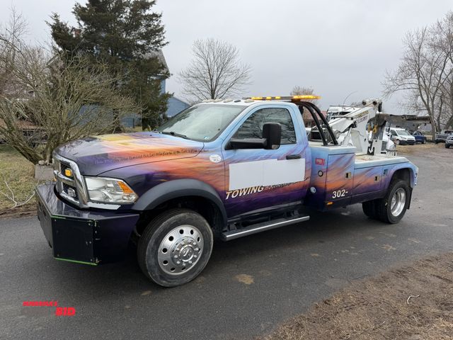 Lot 1-17390 - 2016 Ram 5500 Wrecker Body  Tow Truck Single axle, standard cab, cummins diesel engine, automatic tr...