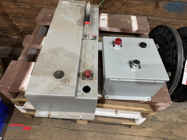 Lot 1-4413 - (1) Eaton heavy duty safety switch, and (1) start/stop junction box.