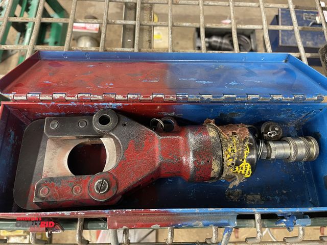 Lot 1-6251 - (1) hydraulic cable cutter with case.