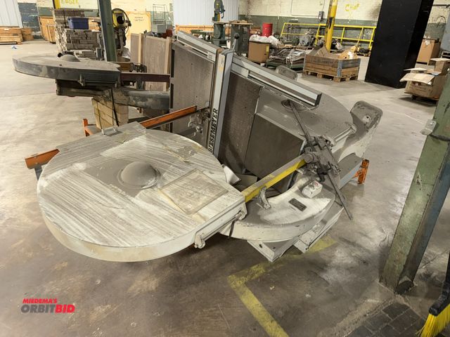 Lot 1-17593 - (1) Tannewitz, model GHE, industrial band saw, S/N 10097, working condition unknown, with a 36" x 36...