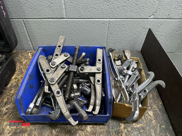 Lot 1-19197 - Large lot of assorted pullers.