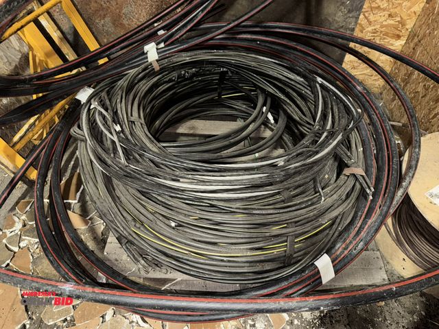 Lot 1-4298 - Large lot of assorted aluminum service cable wire, all are cut pieces.