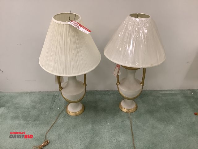 Lot 1-17230 - (2) matching table lamps