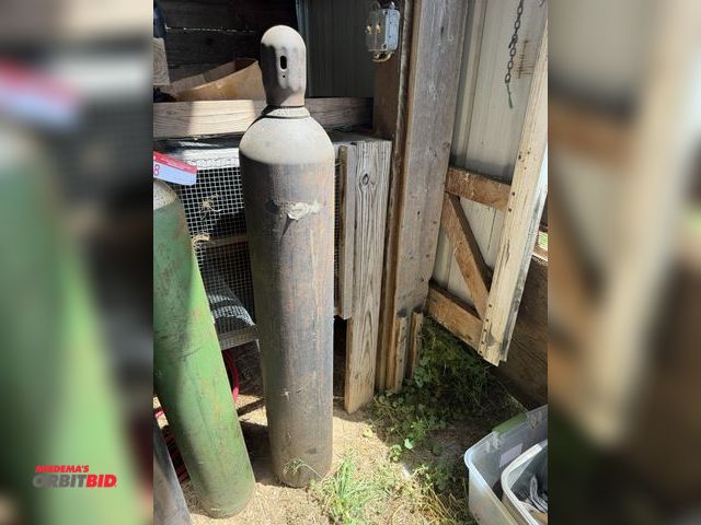 Lot 1-8529 - (1) 48" tank bottle.