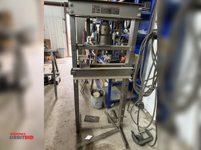 Lot 1-1565 - (1) Central Machinery Item #60603, 20-ton capacity shop press, 22" between uprights with manual hydr...