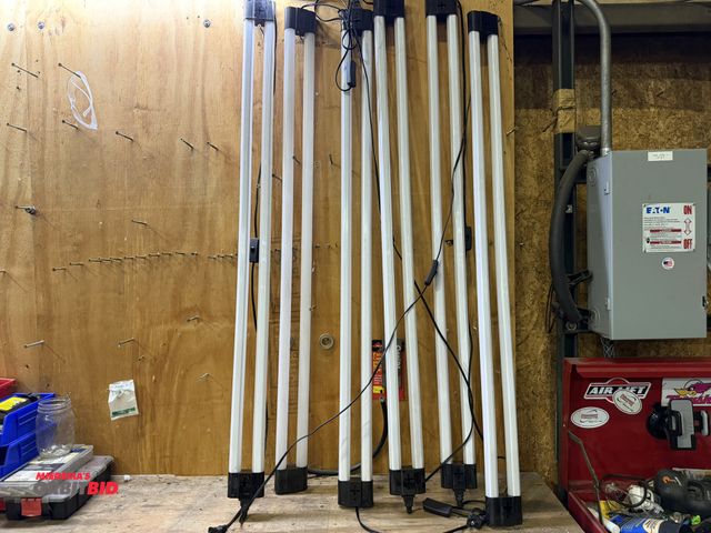 Lot 1-18526 - Lot of (8) 4', dual-bulb fluorescent lights, can be used as stand alone units or connected together ...