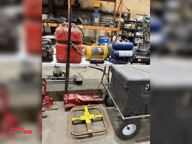 Lot 1-18602 - (1) hydraulic floor jack, size unknown, and (1) roller dolly, 19" x 19" with 4 steel rollers on unde...