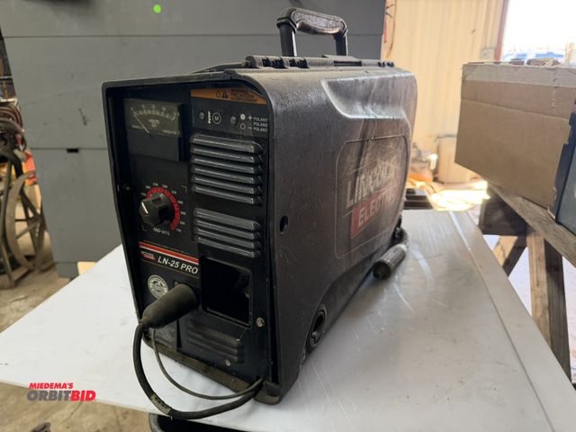 Lot 1-1371 - (1) Lincoln Electric, model LN-25, Pro MIG welder, working condition unknown, listed for parts or re...