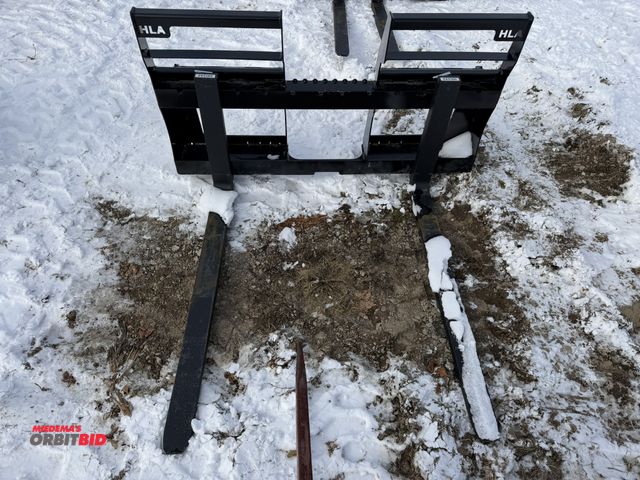 Lot 1-11527 - (1) new set of Horst pallet forks, skid steer mount, model HD20B0500, S/N 26LA50511, 2000 lb. capaci...