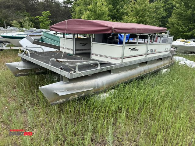 Lot 1-6585 - (1) Weeres Sport 20 pontoon boat, Johnson 28SPL outboard motor, Hull ID #WRSP0304K687, for parts or ...