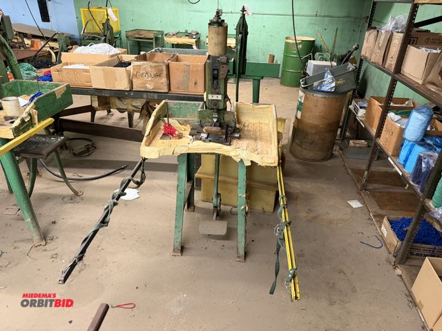 Lot 1-18458 - (1) Famco Machine Company #10 manual crimp press.