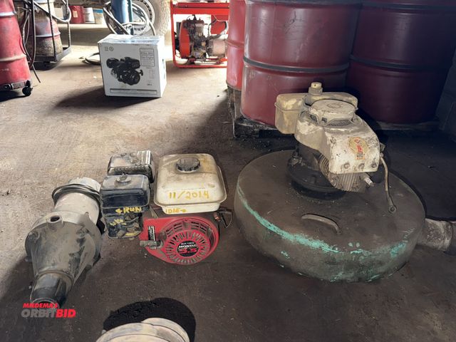 Lot 1-18115 - (1) gas powered 20" x 16" compactor with a Honda GX140, 5 HP gas engine, engine pulls through and ha...