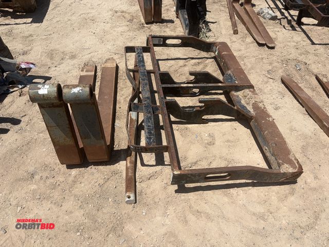 Lot 1-18289 - (1) JLG telehandler frame fork frame with forks, frame is 62" wide with 47" long x 5" wide forks, in...