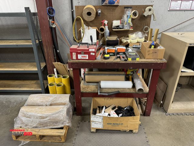 Lot 1-19465 - (1) lot of assorted shop tools and parts with a 48" wood bench, includes a Johnson 24" level, drywal...