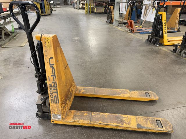 Lot 1-17349 - (1) Lift Rite Ergo Nomic 3000, 12V electric pallet jack, in working condition, with a Guest Pro Char...