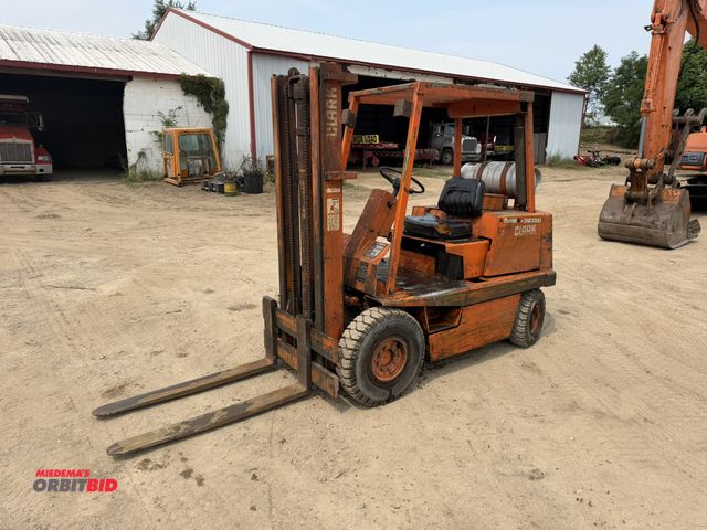 Lot 1-18368 - (1) Clark LP lift truck, model C300Y40, S/N Y466-122-4387380, 4000 lb. capacity, 127" max lift heigh...