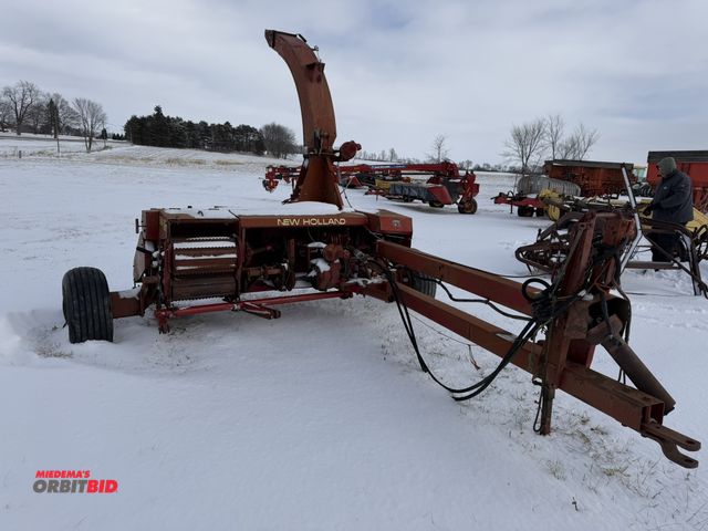 Lot 1-11486 - (1) New Holland 782, pull-type chopper, S/N 434978.