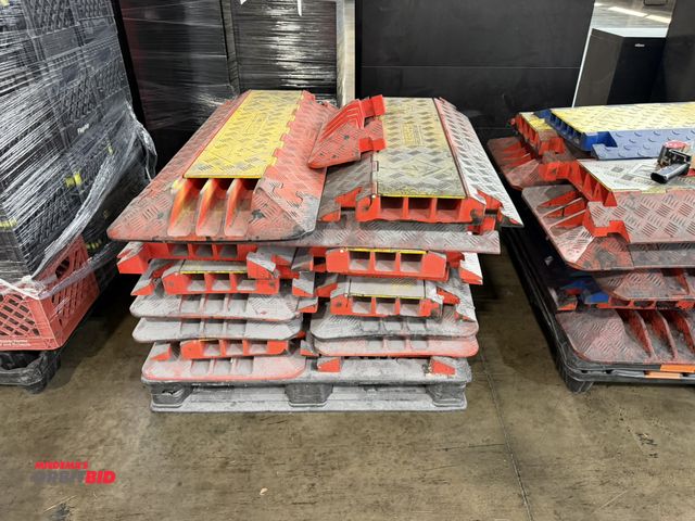 Lot 1-5565 - Lot of (14) Linebacker, model 3X225, 36" cord safety floor arches.