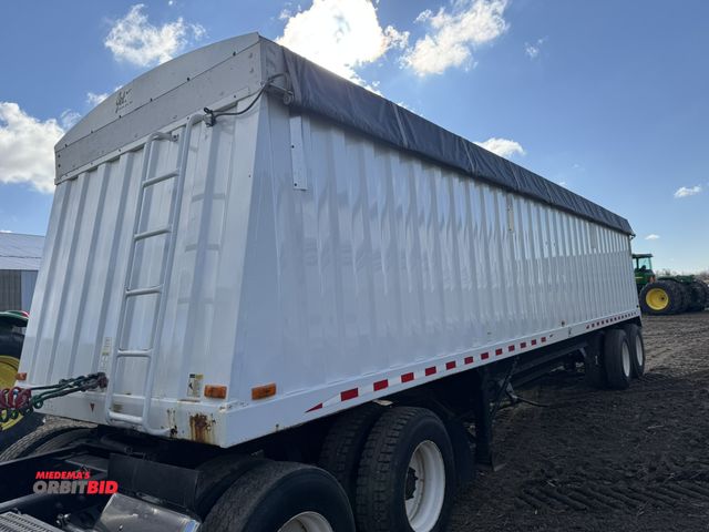 Lot 1-18122 - 1998 Jet Double Hopper  Grain Trailer 950 bushel capacity, 68,000 lb. GVWR,  manual roll tarp, manua...