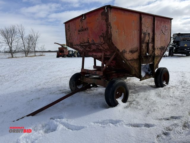 Lot 1-11491 - (1) approx. 275 bushel gravity wagon (has rust holes and cracks in steel) with Harvest King 10-ton r...