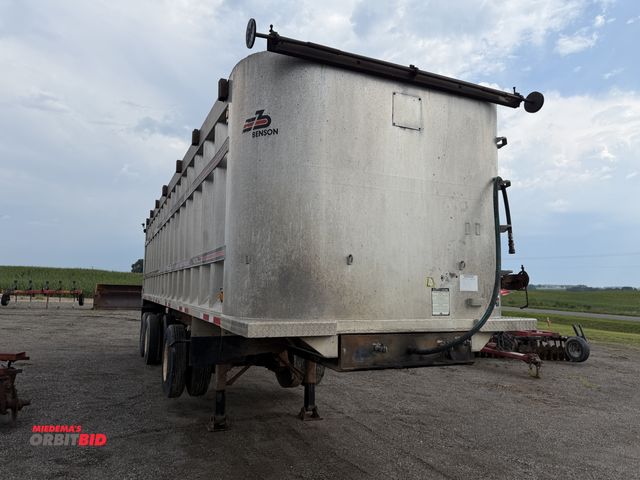 Lot 1-9881 - 1995 Benson Dump Trailer Tandem axle aluminum with 3rd front lift axle.