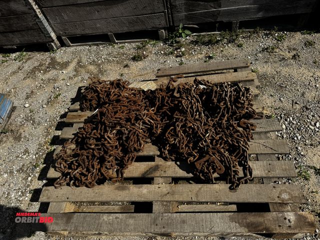 Lot 1-6953 - Lot of (2) 16.9 x 24 tire chains.