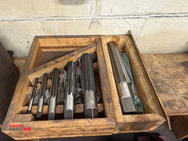 Lot 1-6341 - Lot of Morse taper reamers up to #6 with wood cases.