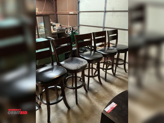 Lot 1-18392 - 5 Restaurant Chairs Bar Stools